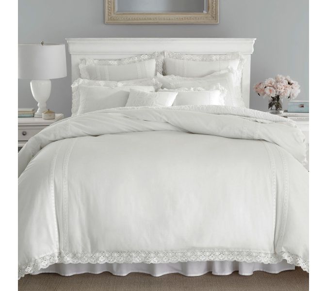 Laura Ashley An nabella White K ing Comforter S ham Set