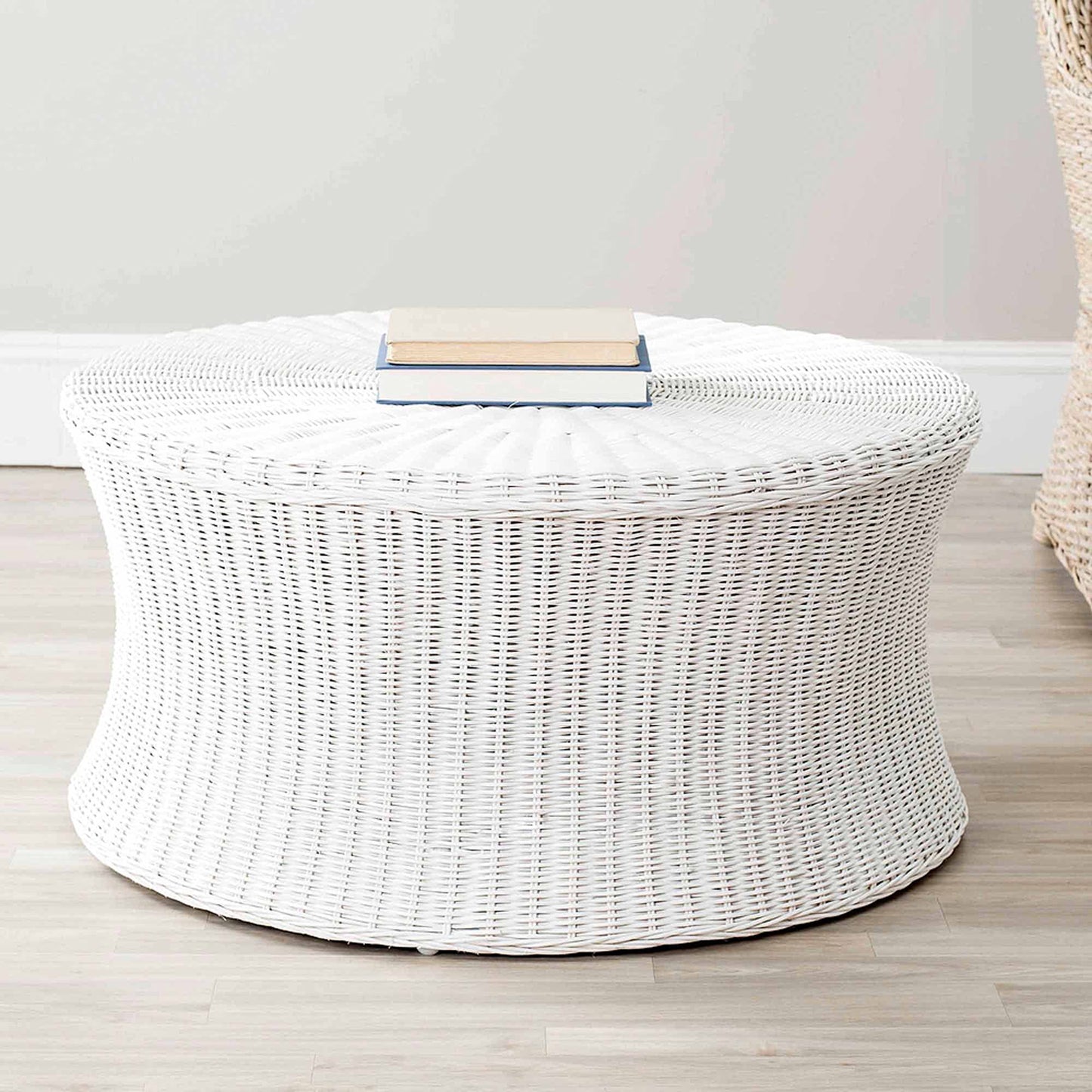SAFAVIEH Ruxton Solid Bohemian Nautical Round Coffee Table, White