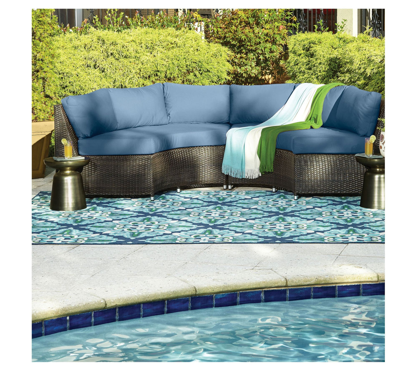 Veranda Living I/O Blue Green Geometric Floral7'10"x10'10"Rug