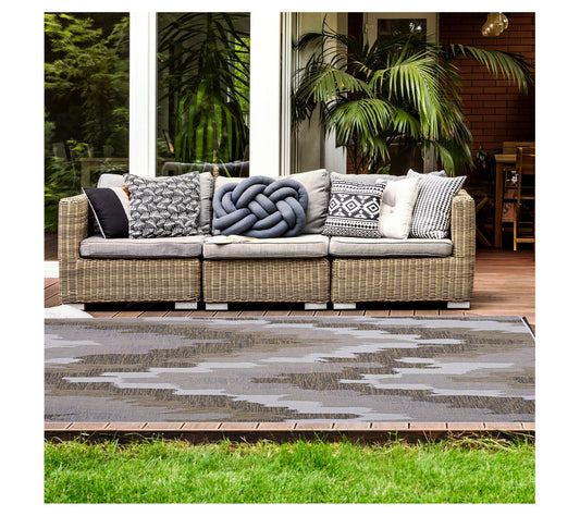 Linon Home Indoor Outdoor Connor Area Patio Rug6'6" X 9'6"